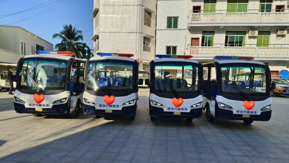 某地純電版綜合行政執法車(chē)交付現場(chǎng)